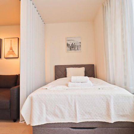 Sunny Apartment In Smichov, Prague 5 Ngoại thất bức ảnh