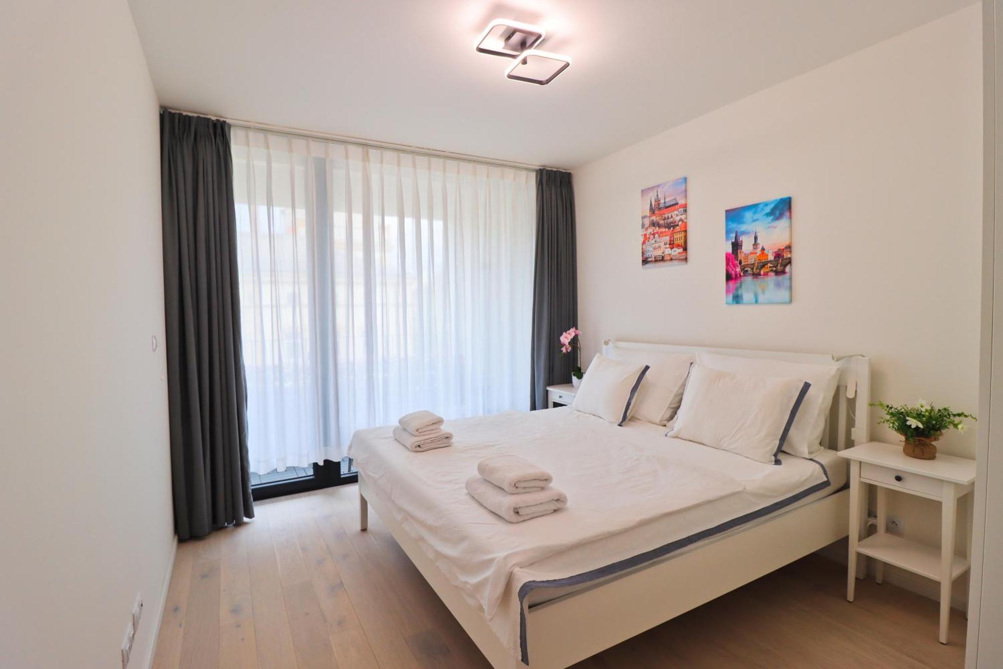 Sunny Apartment In Smichov, Prague 5 Ngoại thất bức ảnh