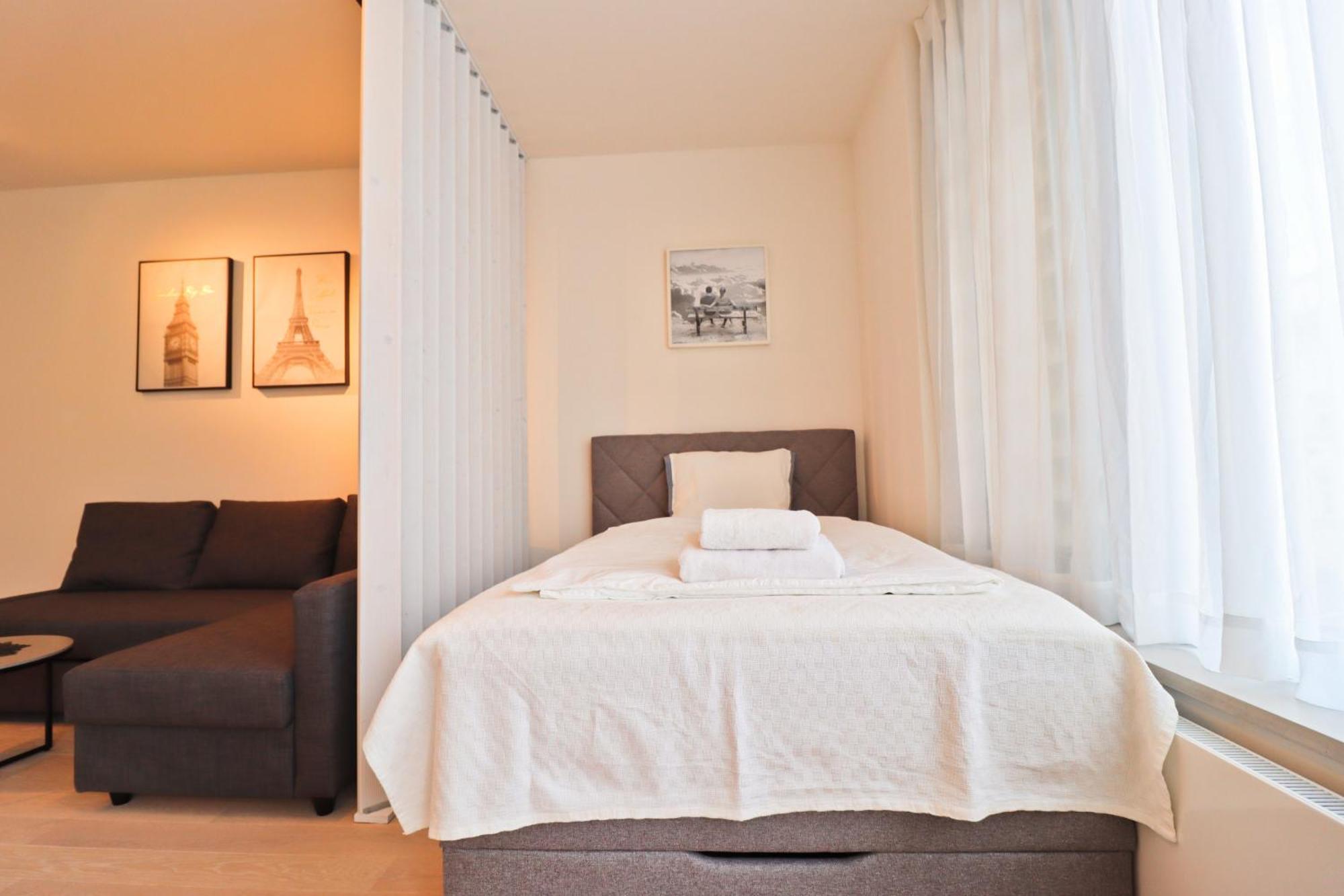 Sunny Apartment In Smichov, Prague 5 Ngoại thất bức ảnh