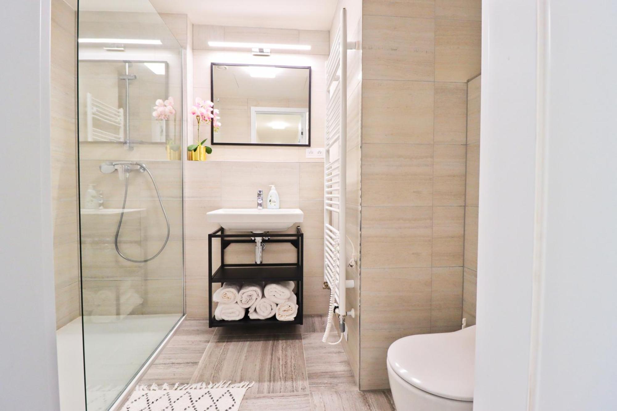 Sunny Apartment In Smichov, Prague 5 Ngoại thất bức ảnh