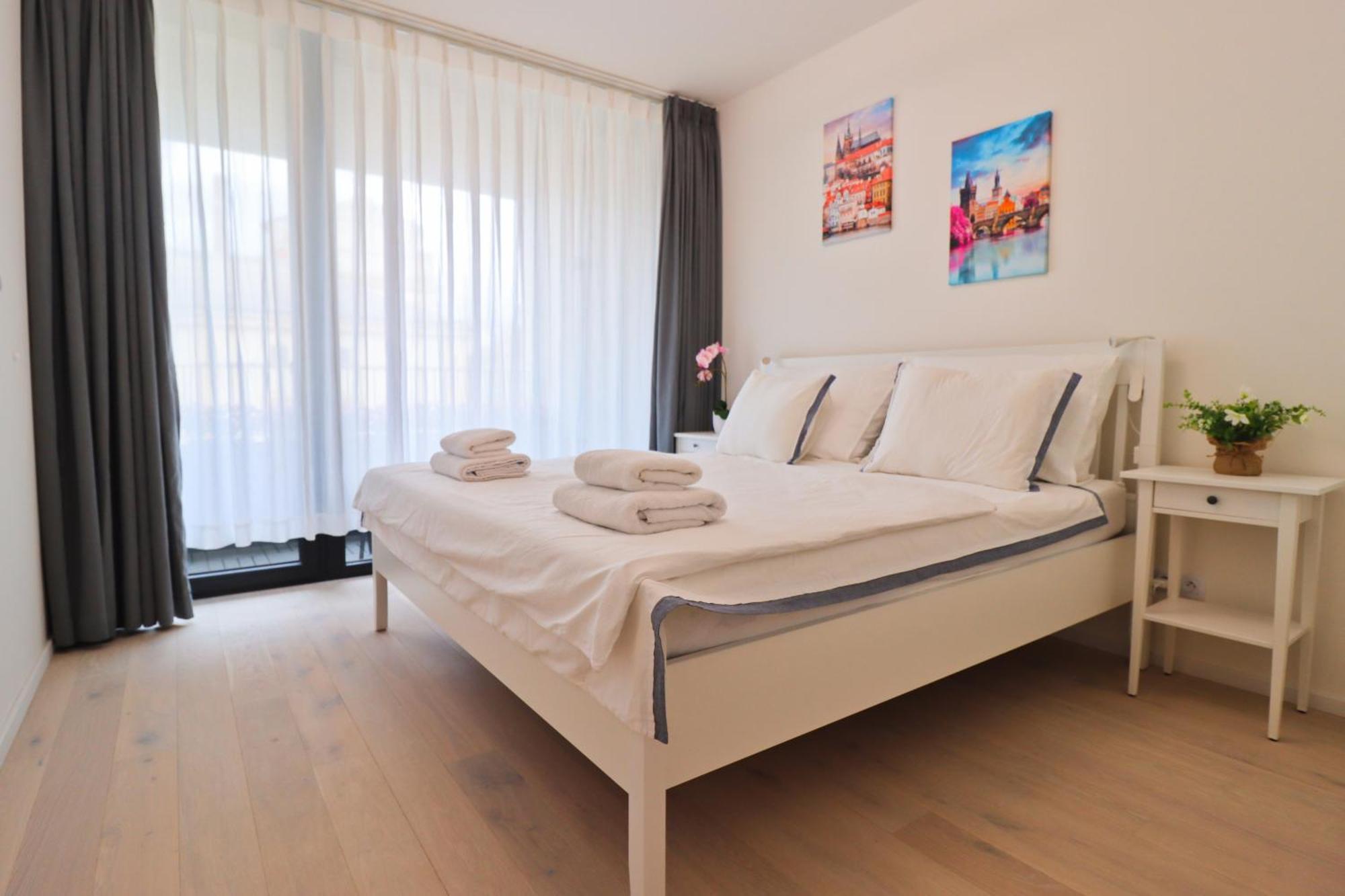 Sunny Apartment In Smichov, Prague 5 Ngoại thất bức ảnh