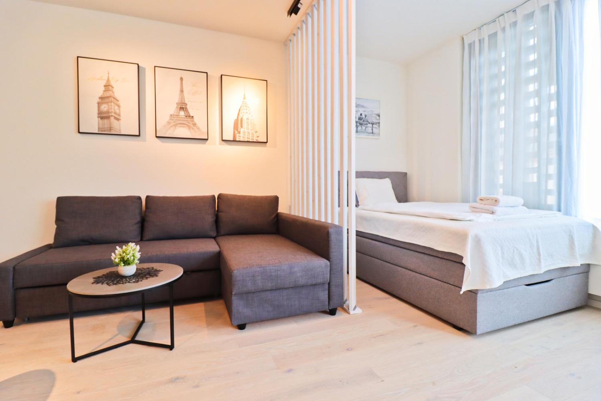 Sunny Apartment In Smichov, Prague 5 Ngoại thất bức ảnh