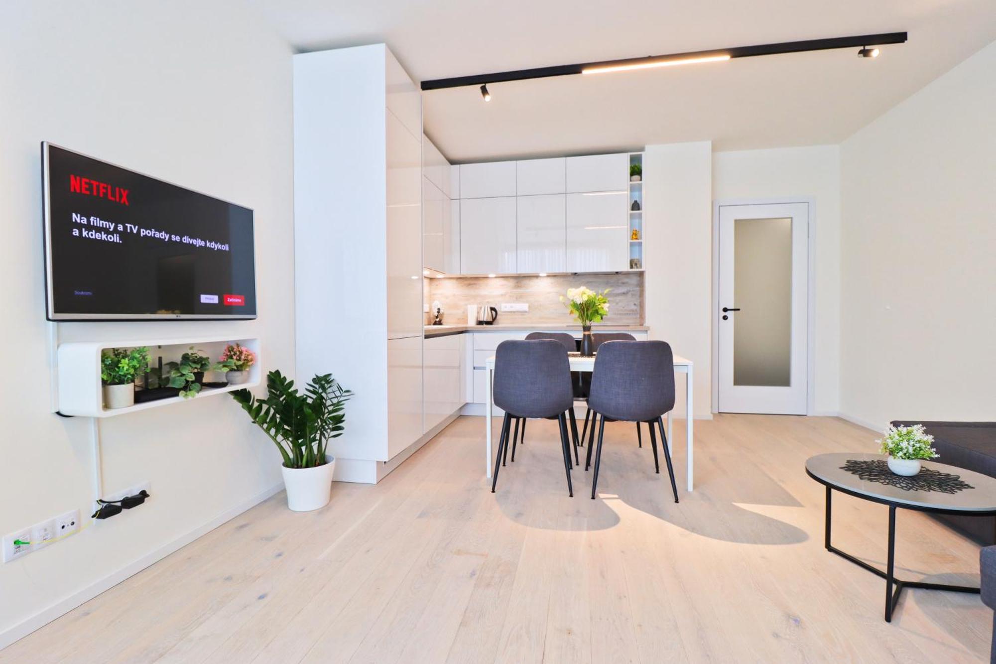 Sunny Apartment In Smichov, Prague 5 Ngoại thất bức ảnh