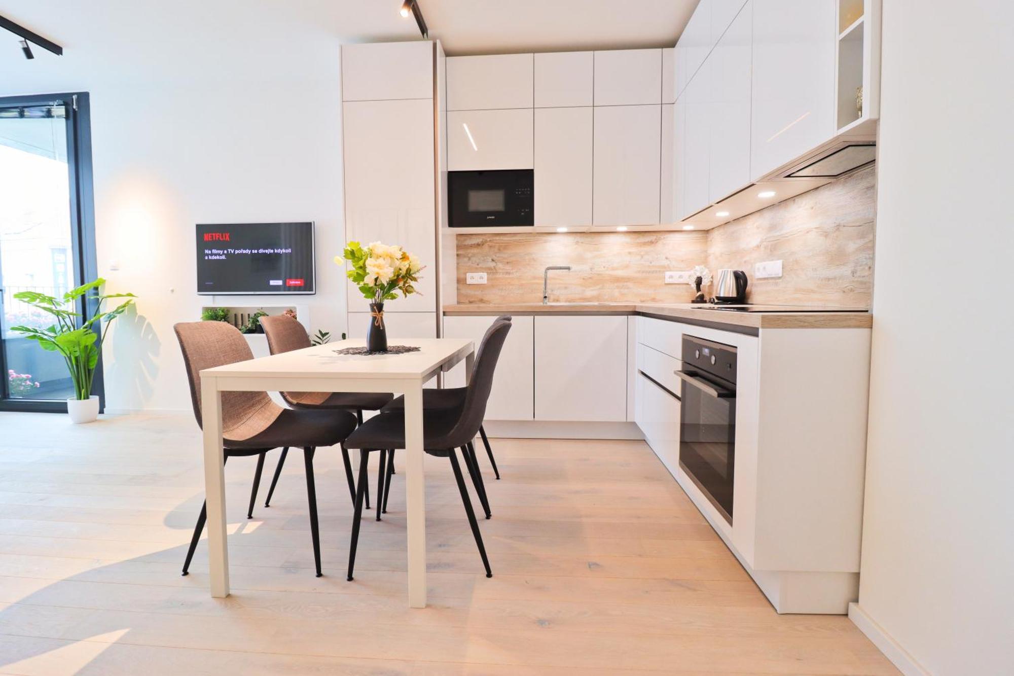 Sunny Apartment In Smichov, Prague 5 Ngoại thất bức ảnh