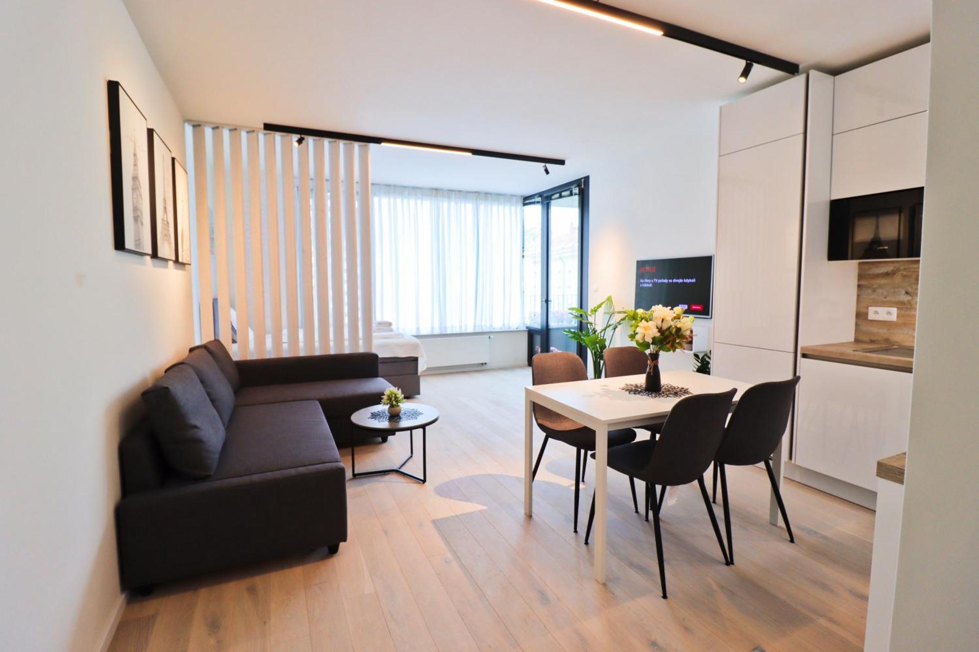 Sunny Apartment In Smichov, Prague 5 Ngoại thất bức ảnh